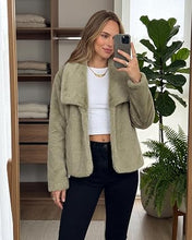 luvamia Faux Fur Jackets for Women Fall Coats Oversized Winter Outerwears Short Pile Surface, Side Pockets, Wide Lapel Collar, Dropped Shoulder, Fall Winter Layering, Snap Button Closure, Open Front