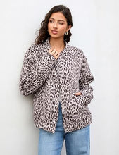luvamia Women Leopard Print Bomber Jacket Oversized Wool Blend Fall Outfits Brushed, Cheetah, Animal Print Jackets, Stand Collar, Snap Button, Elastic Hem, Winter Coats with Pockets, Western Outfits