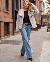 luvamia Faux Fur Jackets for Women Fall Coats Oversized Winter Outerwears Short Pile Surface, Side Pockets, Wide Lapel Collar, Dropped Shoulder, Fall Winter Layering, Snap Button Closure, Open Front
